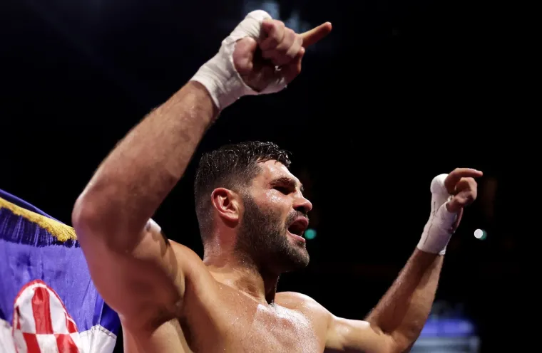 'El Animal' je namirisao krv i krenuo u lov: Pogledajte kako je Hrgović slomio Itaumu