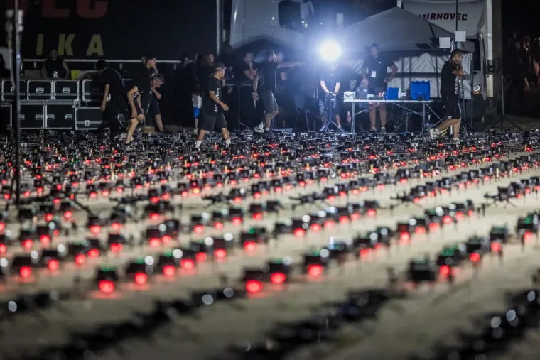 Znate li &scaron;to je ovo? Poslagano ih je 1600, a jučer su priredili pravi spektakl u Vukovaru