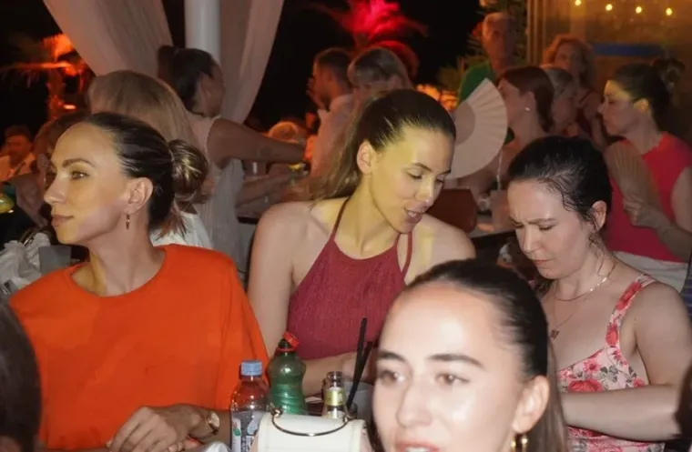 Dok je Gra&scaron;o zabavljao Dubrovnik, misteriozna plavu&scaron;a u zelenom mamila je poglede