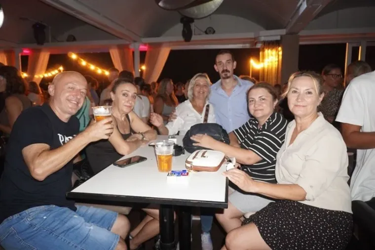 Dok je Gra&scaron;o zabavljao Dubrovnik, misteriozna plavu&scaron;a u zelenom mamila je poglede