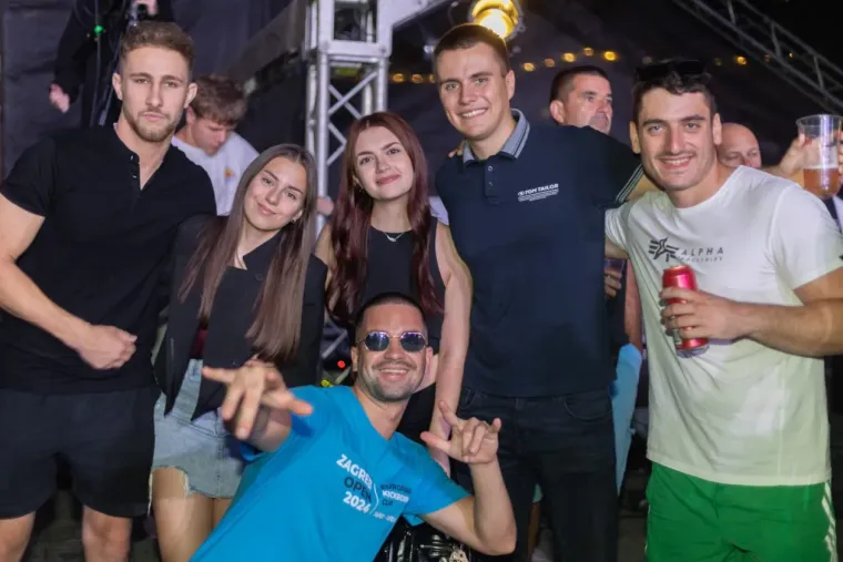 Hiljson raspametio Karlovac druge večeri Dana piva, pogledajte atmosferu s koncerta