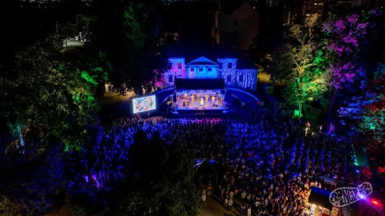 Ova fotka iz zraka govori sve! Znate li za koji bend je nastala ovakva gužva u Varaždinu?