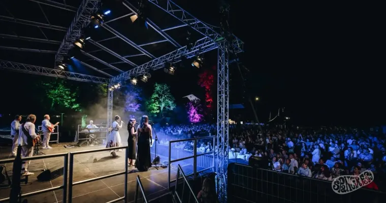 Ova fotka iz zraka govori sve! Znate li za koji bend je nastala ovakva gužva u Varaždinu?