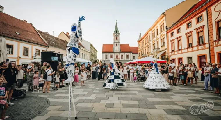 Ova fotka iz zraka govori sve! Znate li za koji bend je nastala ovakva gužva u Varaždinu?