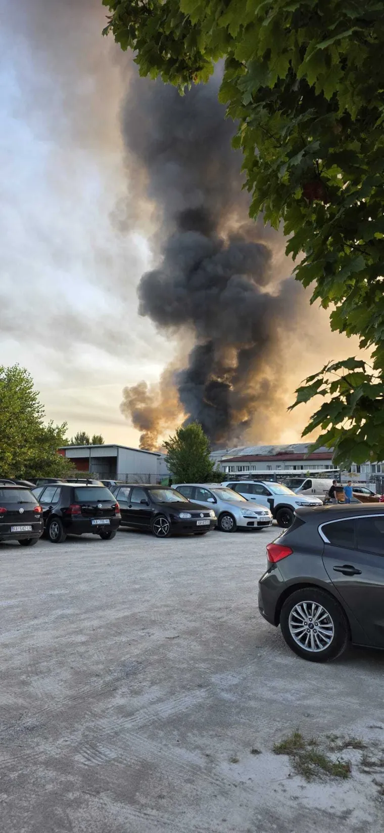 Pogledajte dramatične prizore s ga&scaron;enja požara u Karlovcu: U tijeku provjera kvalitete zraka