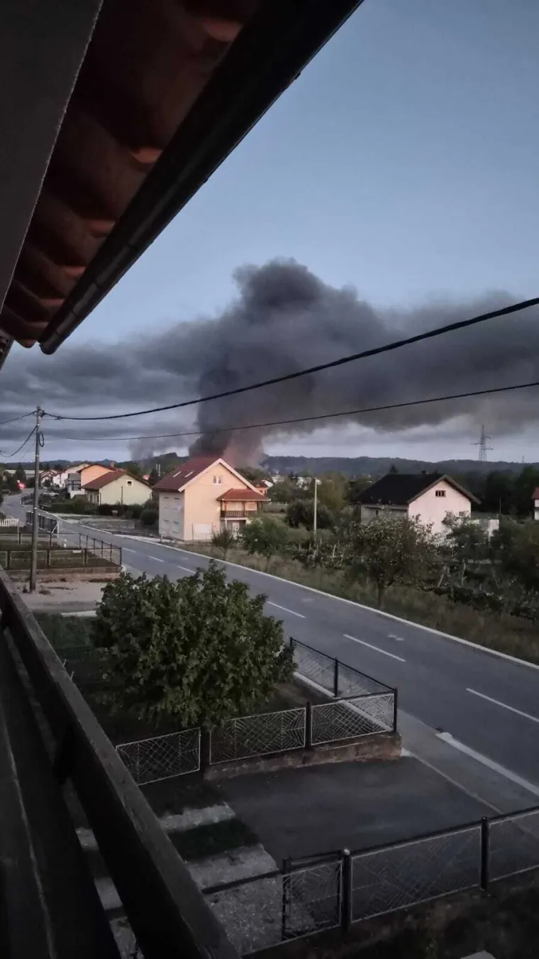 Pogledajte dramatične prizore s ga&scaron;enja požara u Karlovcu: U tijeku provjera kvalitete zraka