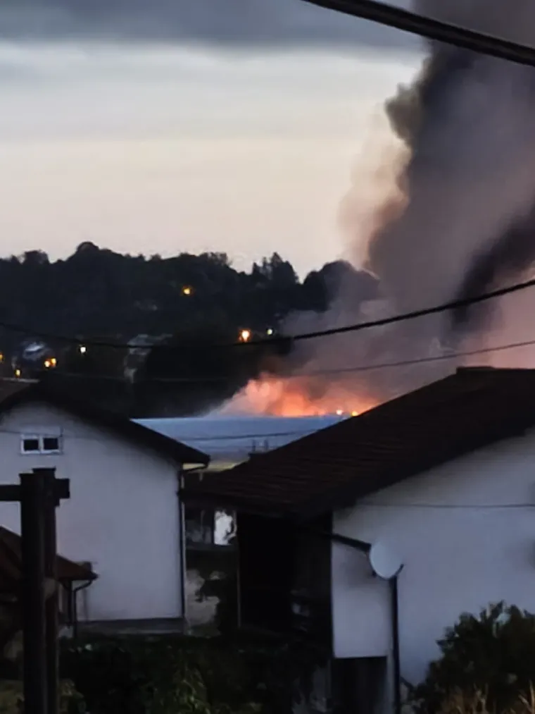 Pogledajte dramatične prizore s ga&scaron;enja požara u Karlovcu: U tijeku provjera kvalitete zraka