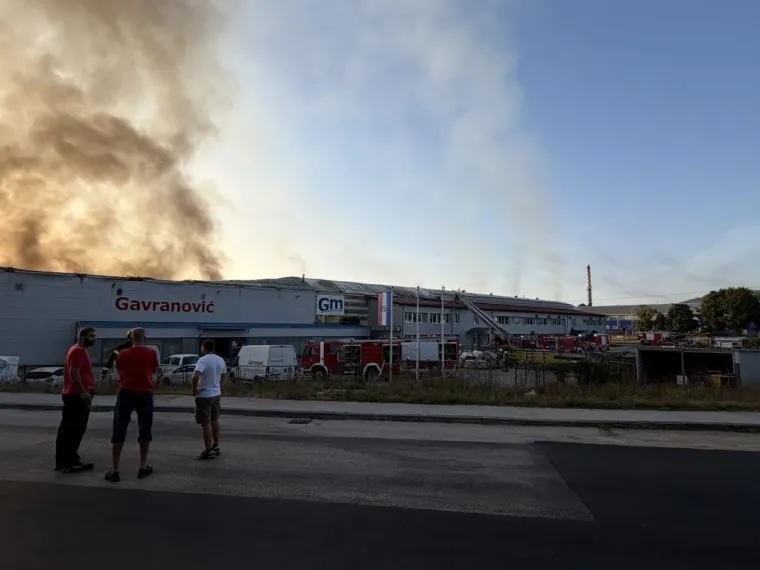 Pogledajte dramatične prizore s ga&scaron;enja požara u Karlovcu: U tijeku provjera kvalitete zraka
