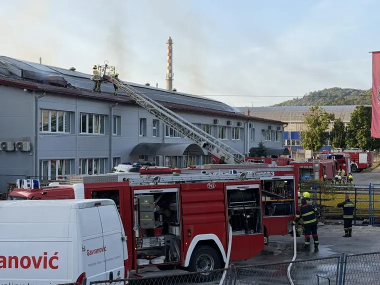 Pogledajte dramatične prizore s ga&scaron;enja požara u Karlovcu: U tijeku provjera kvalitete zraka