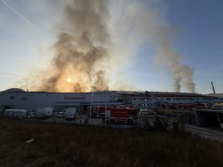 Pogledajte dramatične prizore s ga&scaron;enja požara u Karlovcu: U tijeku provjera kvalitete zraka