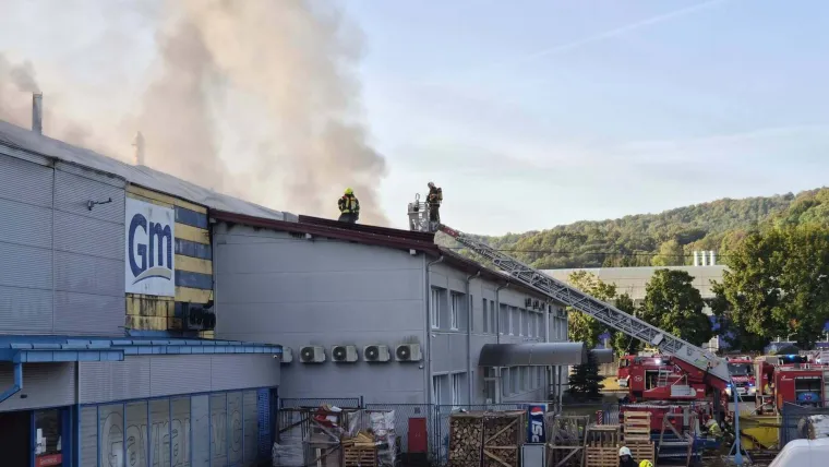 Pogledajte dramatične prizore s ga&scaron;enja požara u Karlovcu: U tijeku provjera kvalitete zraka