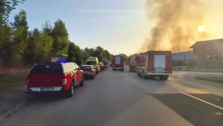 Pogledajte dramatične prizore s ga&scaron;enja požara u Karlovcu: U tijeku provjera kvalitete zraka