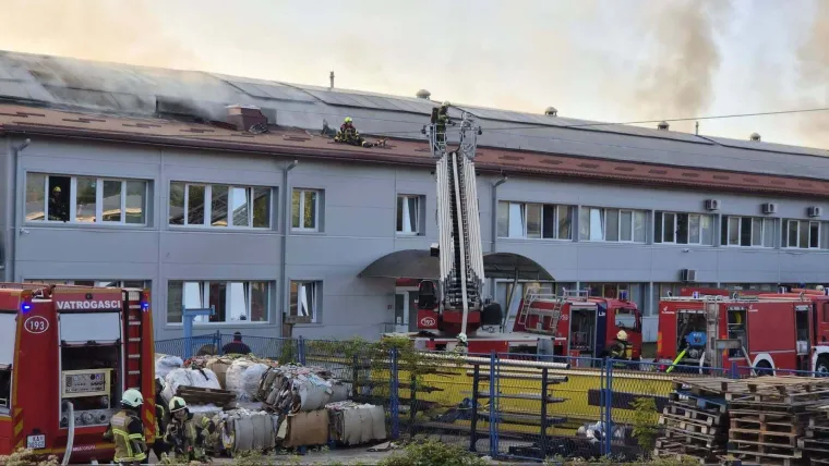 Pogledajte dramatične prizore s ga&scaron;enja požara u Karlovcu: U tijeku provjera kvalitete zraka