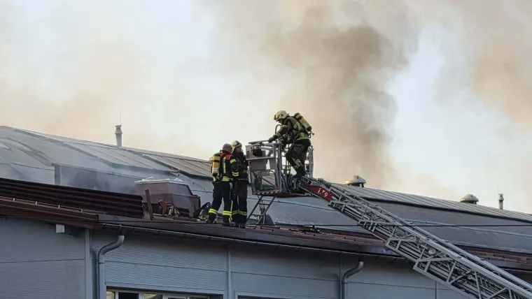 Pogledajte dramatične prizore s ga&scaron;enja požara u Karlovcu: U tijeku provjera kvalitete zraka