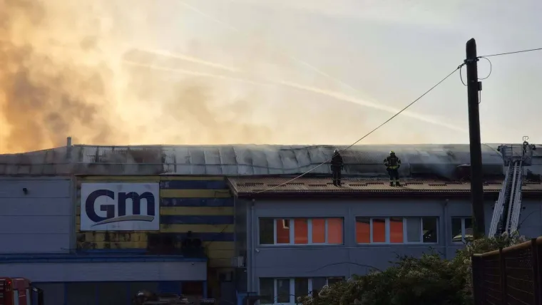 Pogledajte dramatične prizore s ga&scaron;enja požara u Karlovcu: U tijeku provjera kvalitete zraka
