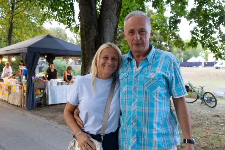 Nisu se mogle sakriti od pogleda: Zgodne Karlovčanke privlačile pažnju na Danima piva
