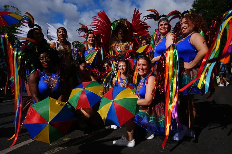 Karneval &scaron;arenila, kiča, perja i golotinje: Mislite da je ovo Rio? Prevarili ste se
