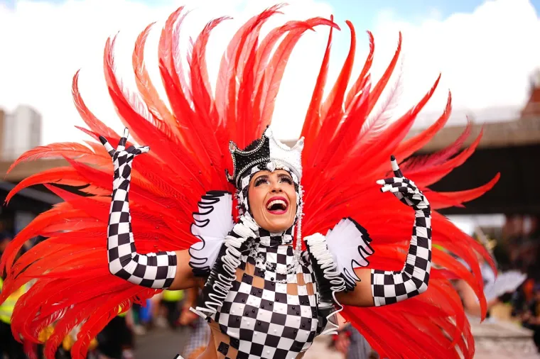 Karneval &scaron;arenila, kiča, perja i golotinje: Mislite da je ovo Rio? Prevarili ste se