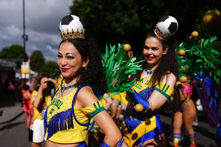 Karneval &scaron;arenila, kiča, perja i golotinje: Mislite da je ovo Rio? Prevarili ste se