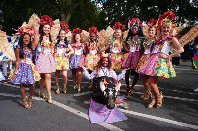 Karneval &scaron;arenila, kiča, perja i golotinje: Mislite da je ovo Rio? Prevarili ste se