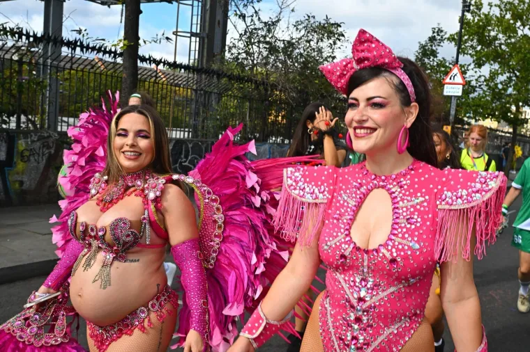 Karneval &scaron;arenila, kiča, perja i golotinje: Mislite da je ovo Rio? Prevarili ste se