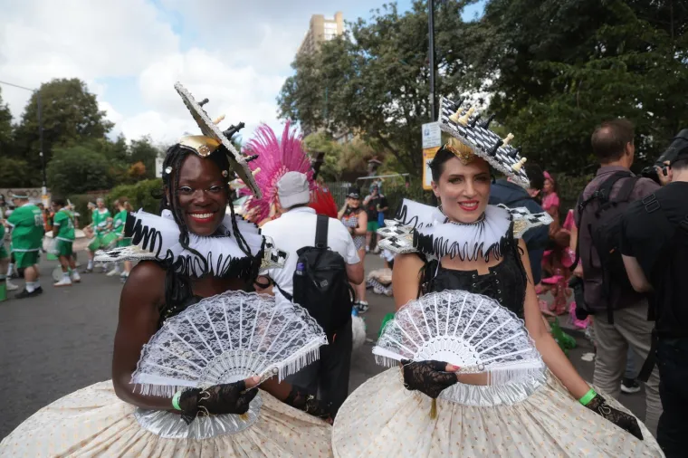 Karneval &scaron;arenila, kiča, perja i golotinje: Mislite da je ovo Rio? Prevarili ste se