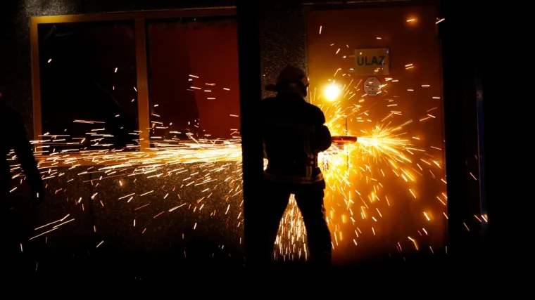 Dječaci u peć lijevali gorivo?