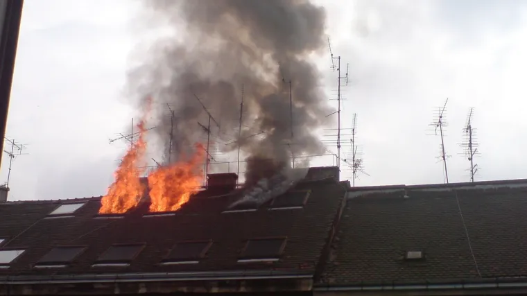 Izgorjelo potkrovlje, evakuiran Rene Bitorajac