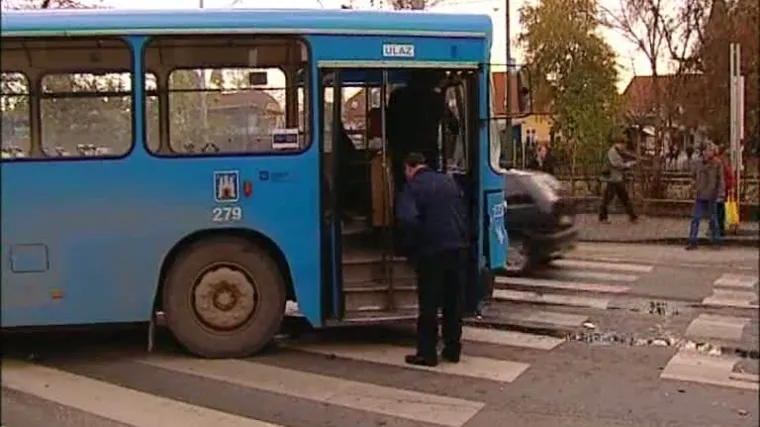 Dva sudara ZET-ovih autobusa s teretnjacima