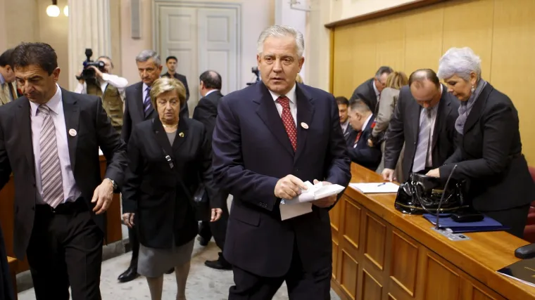 Ukidanje privilegija za dužnosnike?