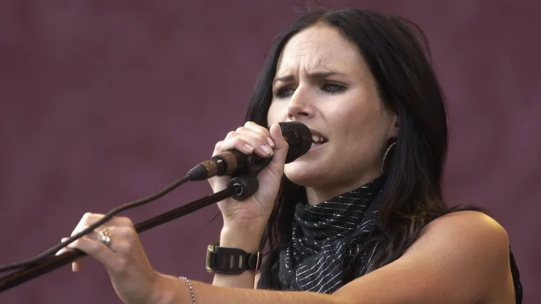 Nina Persson opet bez Cardigansa