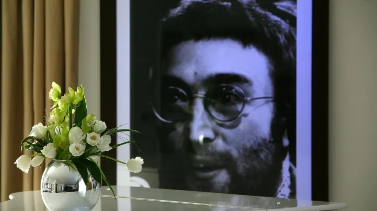 Vatikan oprostio Lennonu