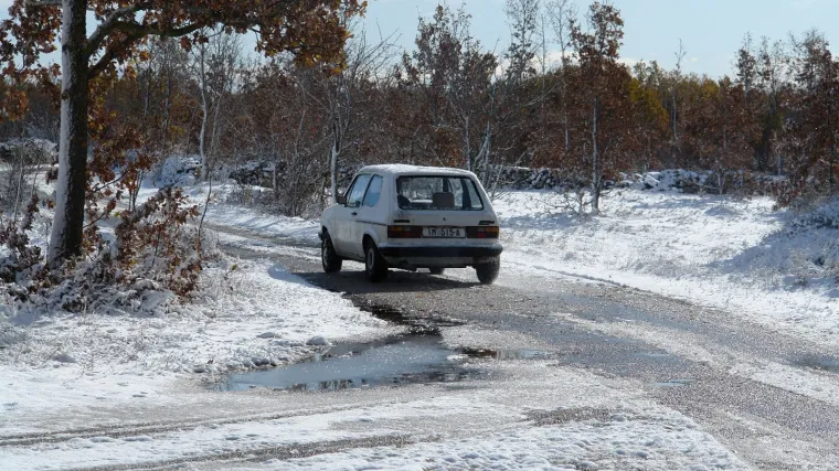 Na cestama snijeg i poledica