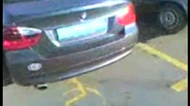 Diplomati kradu parking invalidima