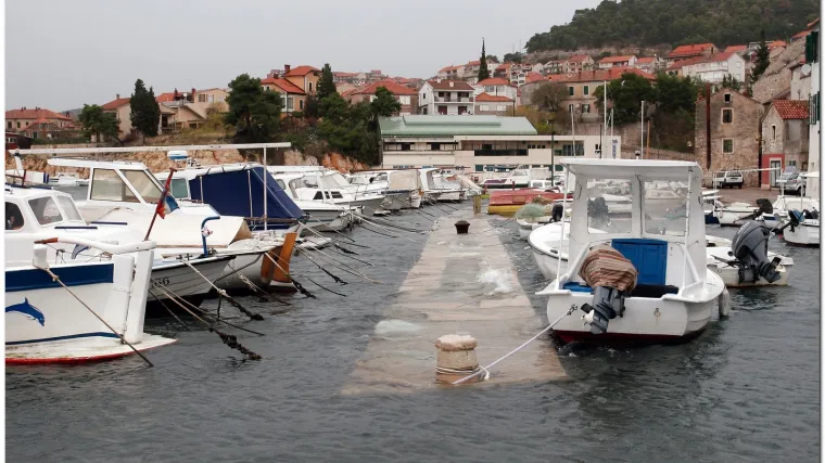 More potopilo Jadransku obalu