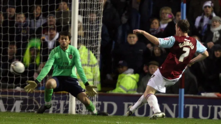 Drugoliga&scaron; Burnley izbacio Arsenal iz Carling Cupa