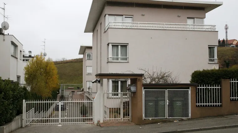 Uhićena &scaron;estorica, Krojfa traže