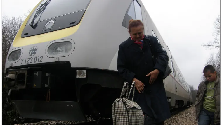 Kod Perušića iskočio nagibni vlak