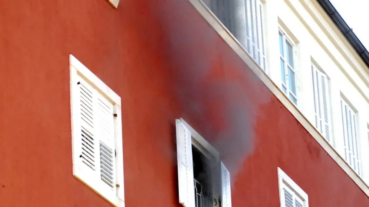 Zapalio se hotel, poginuo radnik