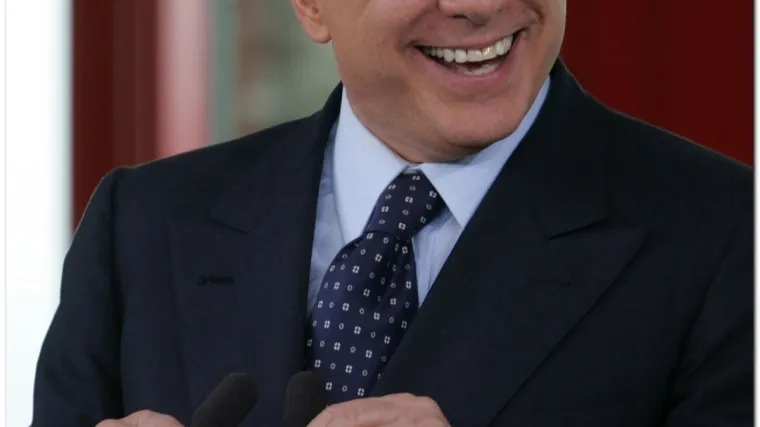 Berlusconi unucima poklanja Supermana sa svojim likom