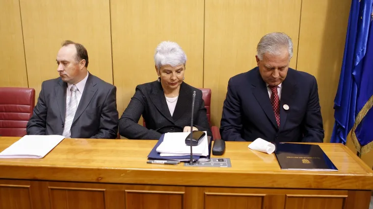 "Mediji žele kadrovirati po Vladi!"