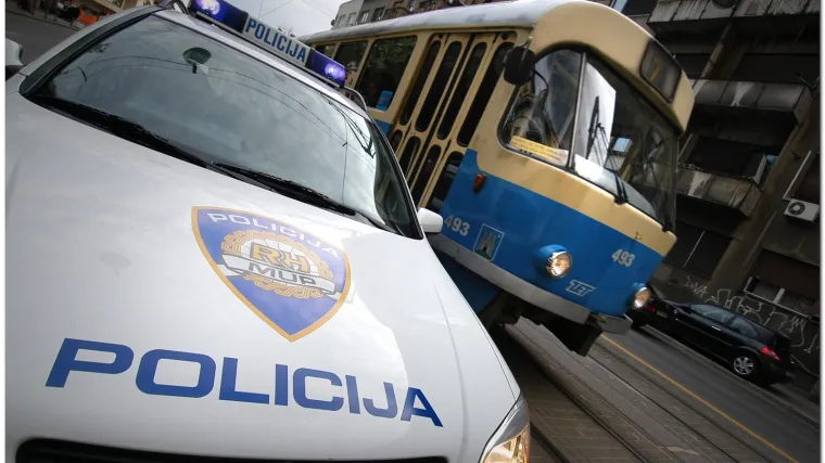 Specijalci na pijanog putnika u tramvaju