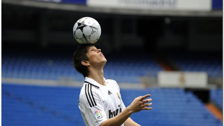 Real mora izabrati između Huntelaara i Diarre