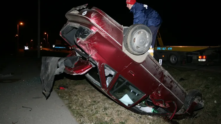 Prevrnuo se na krov i poginuo
