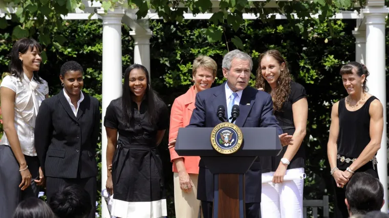 Obama ne može u Bijelu kuću jer Bush ima goste