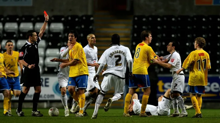 Sudac pokazao 19 crvenih kartona