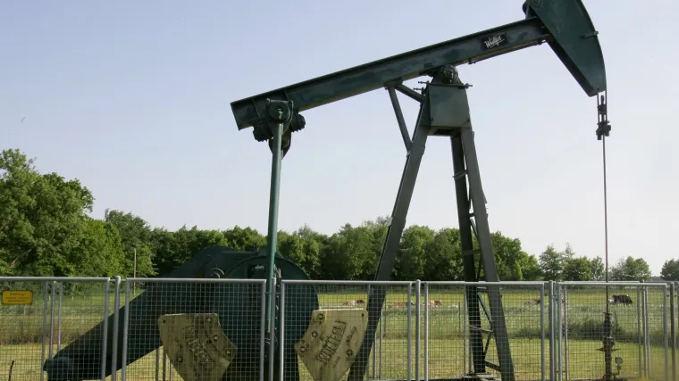 Rekordan pad cijena nafte