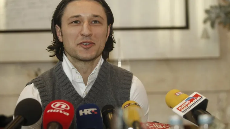 "Te&scaron;ko mi je, ali ne smijem ugrožavati reprezentaciju"