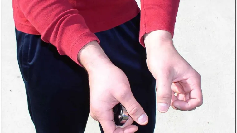 Djevojku oteli i vezali žicom