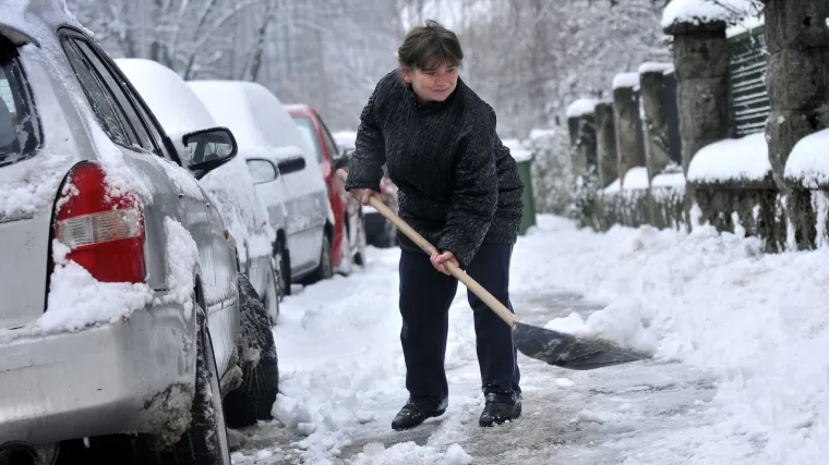 U Zagrebu zbog snijega besplatno parkiranje